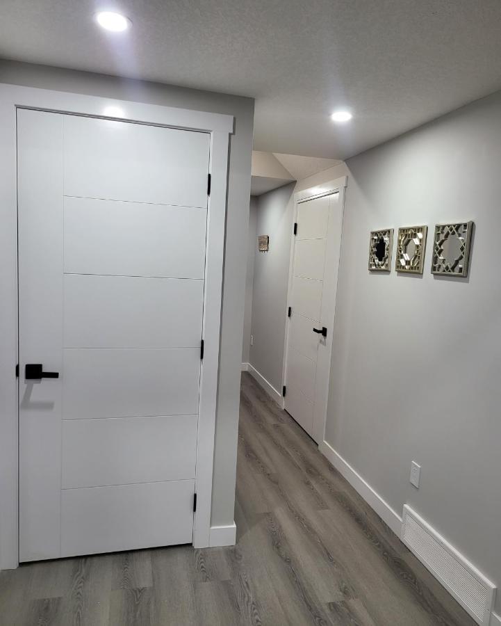 Luxury Suite In Calgary Nw Exterior foto